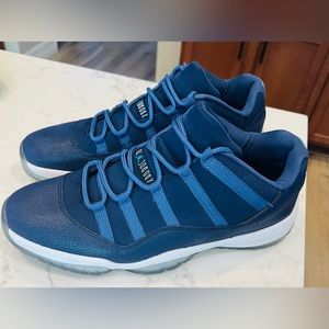 Air Jordan 11 Navy/Blue  size 13  Primo condition